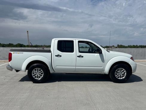 Used 2016 Nissan Frontier SV RWD image 5