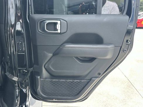 Used 2022 Jeep Gladiator Overland AWD/4WD image 16