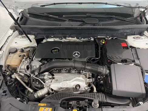 Used 2021 Mercedes-Benz GLB 250 4MATIC image 25