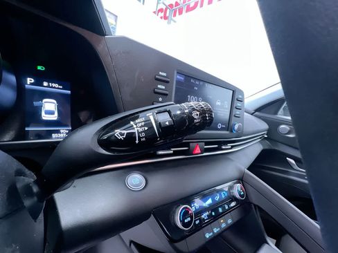Used 2023 Hyundai Elantra SEL FWD image 19