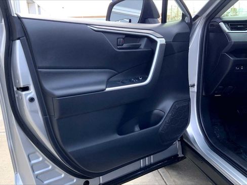 Used 2019 Toyota RAV4 LE w/ All Weather Liner Package image 21