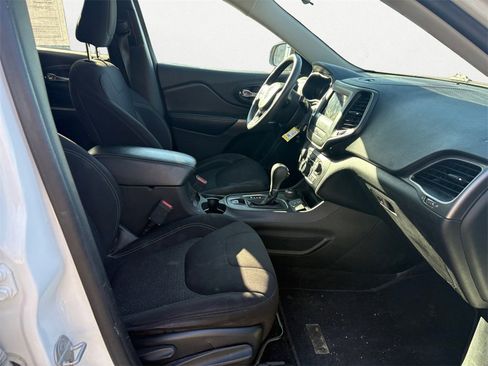 Used 2019 Jeep Cherokee Latitude w/ Popular Appearance Group image 15