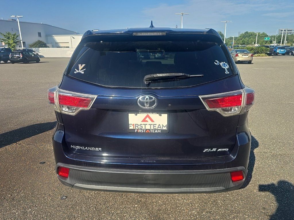 Used 2014 Toyota Highlander XLE AWD/4WD image 6