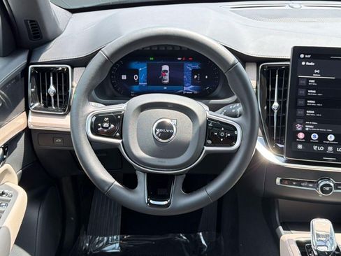 Certified 2025 Volvo XC90 B6 Plus AWD/4WD image 16