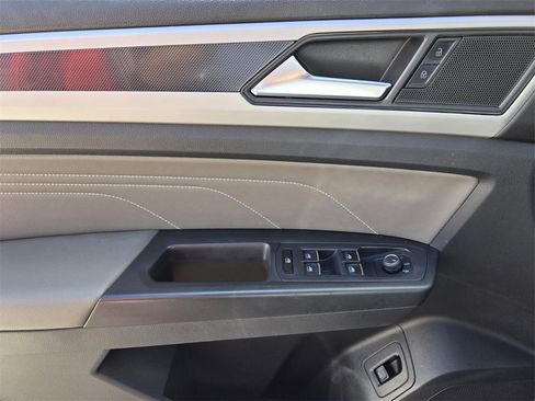 Certified 2022 Volkswagen Atlas Cross Sport SEL R-Line image 29