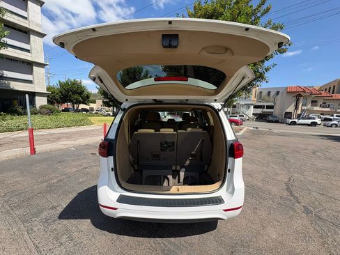 Used 2017 Kia Sedona LX FWD image 20