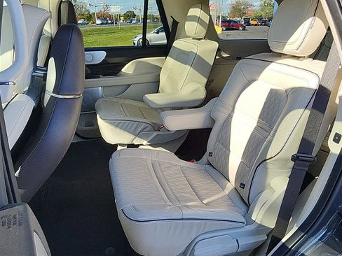 Used 2022 Lincoln Navigator Black Label image 8