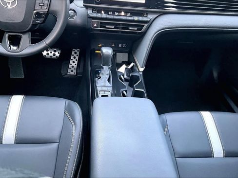 Certified 2025 Toyota Camry SE FWD image 17