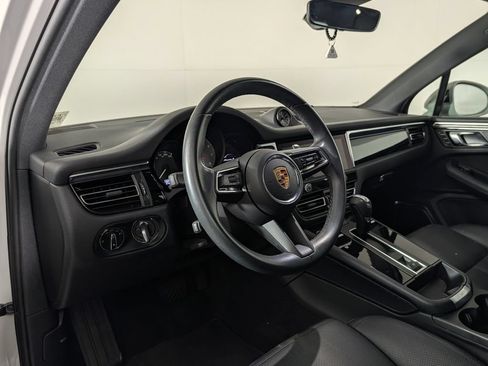 Certified 2023 Porsche Macan S AWD/4WD image 4