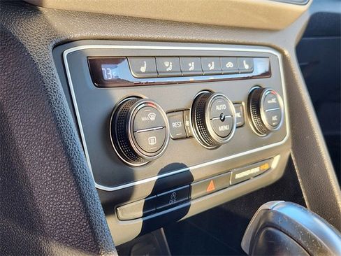 Used 2021 Volkswagen Atlas SE image 16