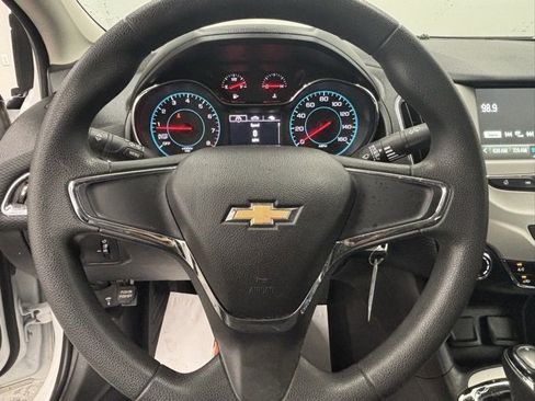 Used 2018 Chevrolet Cruze LS image 11