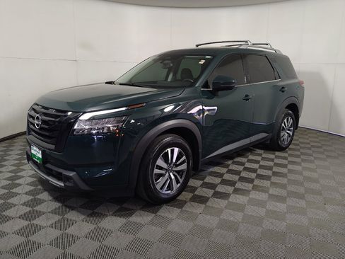 Used 2022 Nissan Pathfinder SL w/ SL Black Package AWD/4WD image 2