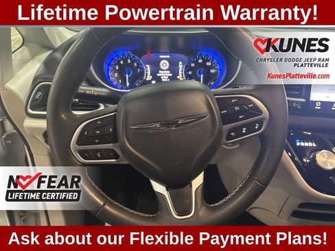 Used 2024 Chrysler Pacifica Touring-L image 25