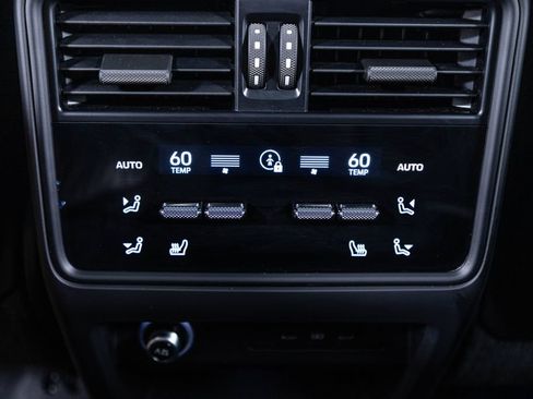 Certified 2024 Porsche Cayenne S AWD/4WD image 40