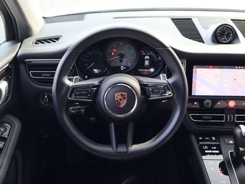 Certified 2024 Porsche Macan S AWD/4WD image 8
