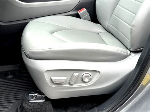 New 2025 Toyota Highlander XLE image 13