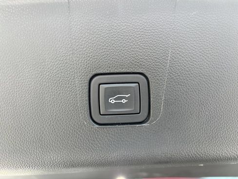 Used 2023 Chevrolet Traverse LT w/ Midnight/Sport Edition AWD/4WD image 37