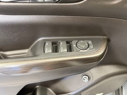 Used 2023 GMC Acadia SLT FWD image 41