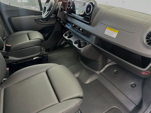 Used 2024 Mercedes-Benz Sprinter 144 Cargo image 17