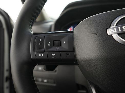 Used 2025 Nissan Rogue Platinum AWD/4WD image 29