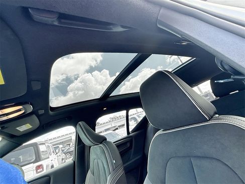 Used 2023 Volvo XC40 Recharge Plus image 24