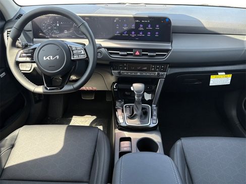 New 2025 Kia Seltos SX w/ SX Sunroof Package image 10