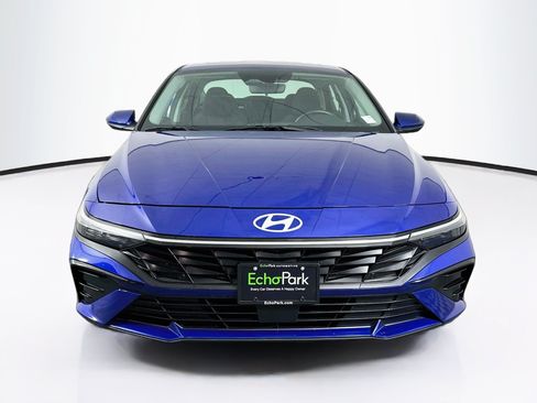 Used 2025 Hyundai Elantra SEL FWD image 2