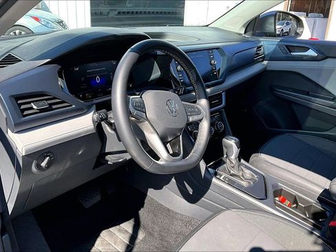 Used 2024 Volkswagen Taos SE image 15