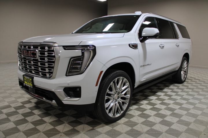 New 2026 GMC Yukon XL Denali w/ Denali Reserve Package AWD/4WD image 8