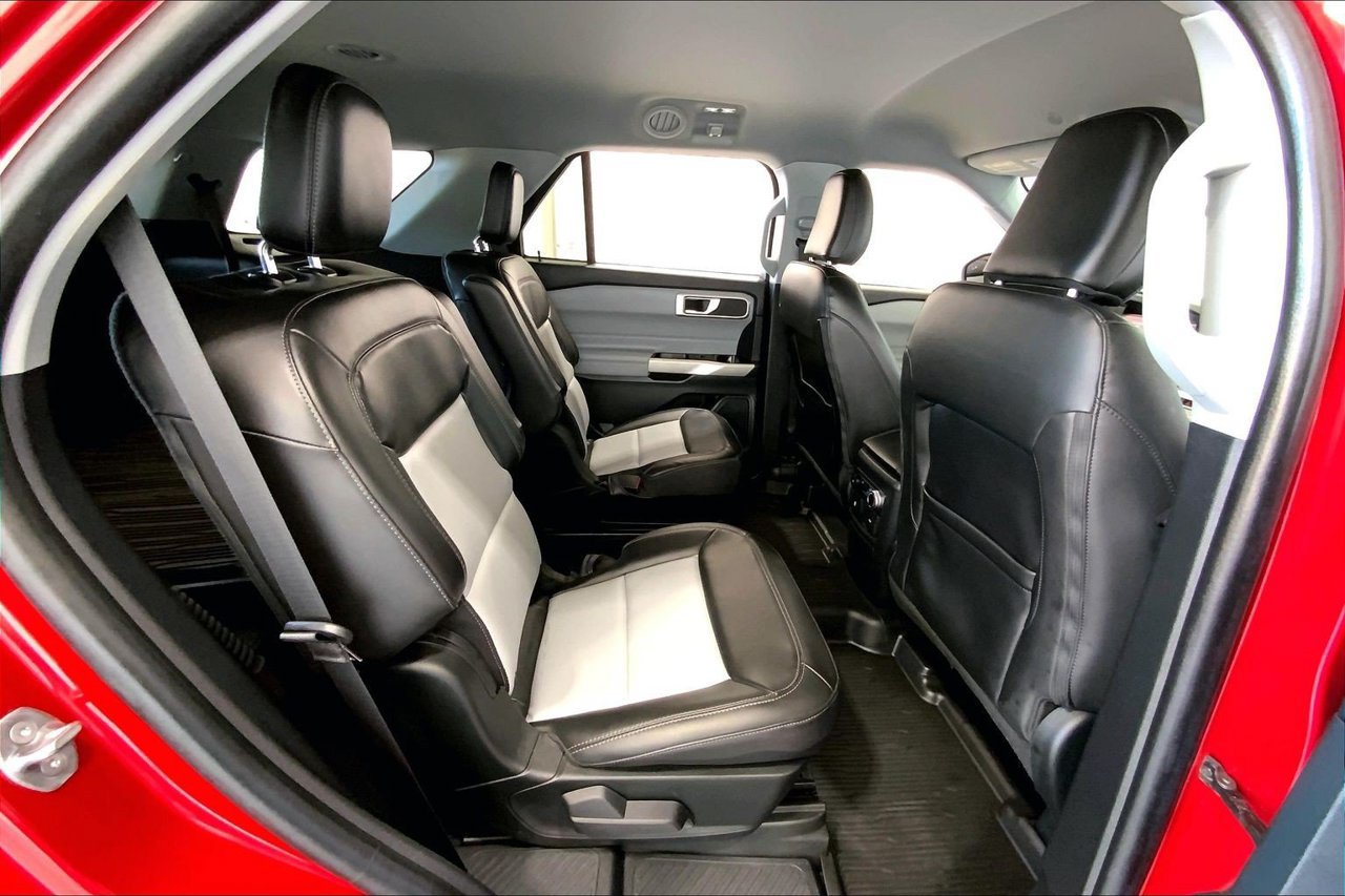 Used 2023 Ford Explorer XLT w/ Equipment Group 202A RWD image 20
