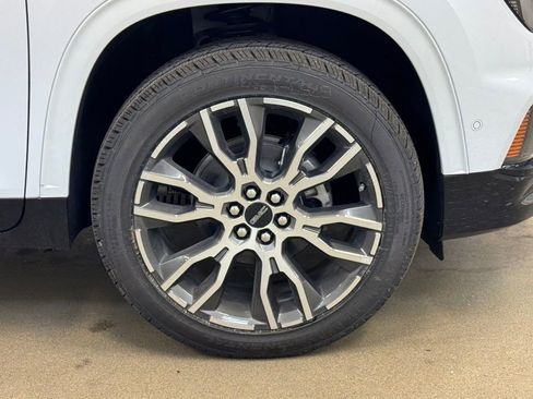 New 2026 GMC Acadia Denali Ultimate w/ LPO, Floor Liner Package AWD/4WD image 4