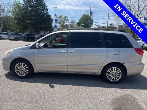 Used 2009 Toyota Sienna XLE image 11