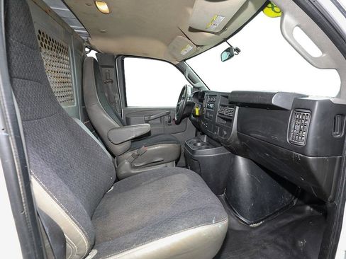 Used 2018 Chevrolet Express 2500 w/ Driver Convenience Package RWD image 21