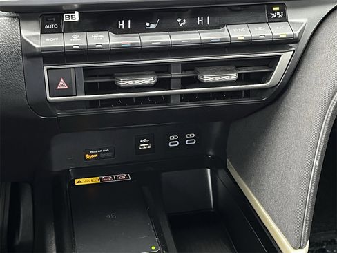 Used 2025 Toyota Camry LE image 18