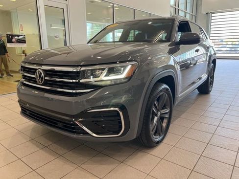 Used 2021 Volkswagen Atlas Cross Sport SE w/ Panoramic Sunroof Package AWD/4WD image 2