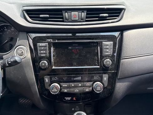 Used 2018 Nissan Rogue SV AWD/4WD image 24
