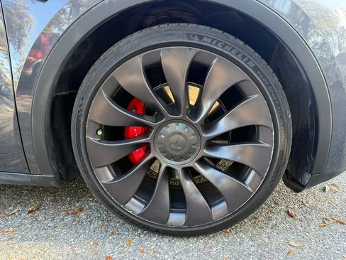 Used 2021 Tesla Model Y Performance image 7