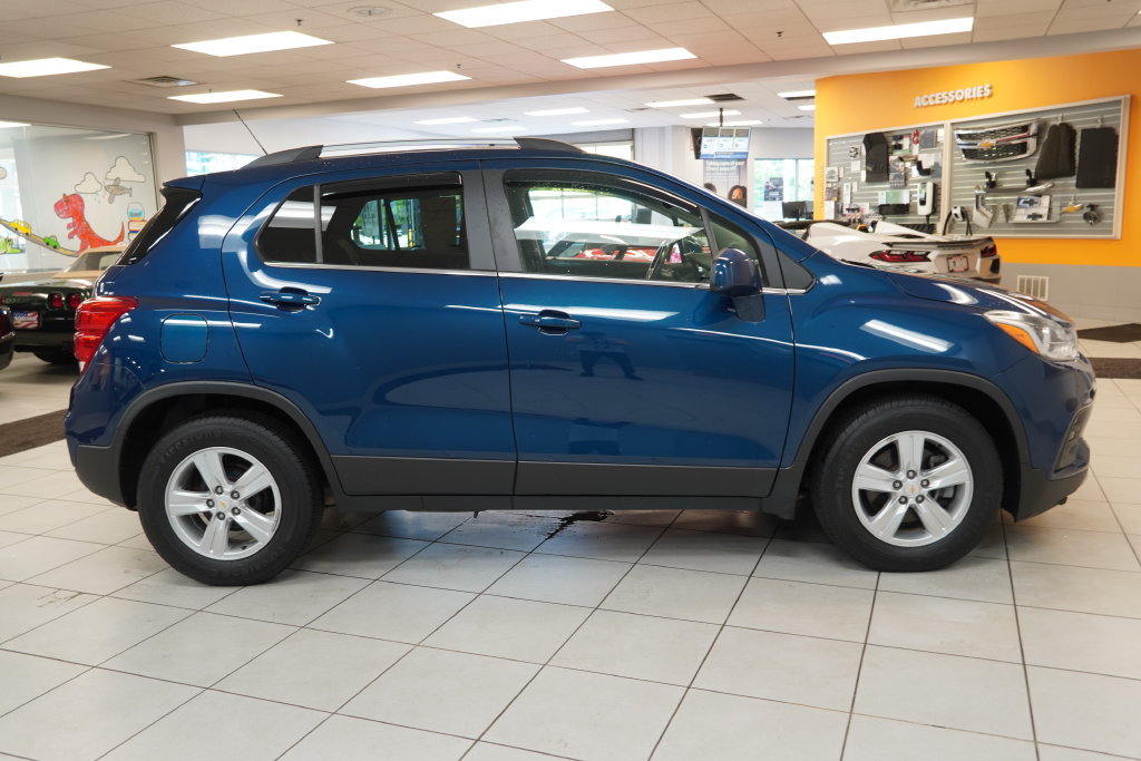 Used 2020 Chevrolet Trax LT w/ LT Convenience Package FWD image 12