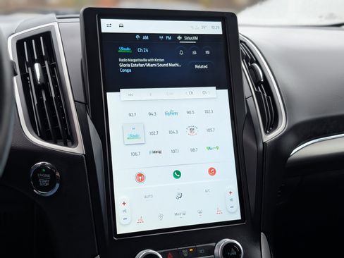 Used 2022 Ford Edge SEL w/ Convenience Package image 21