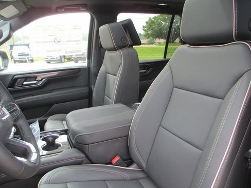 New 2026 GMC Yukon Elevation w/ Elevation Premium Package AWD/4WD image 12