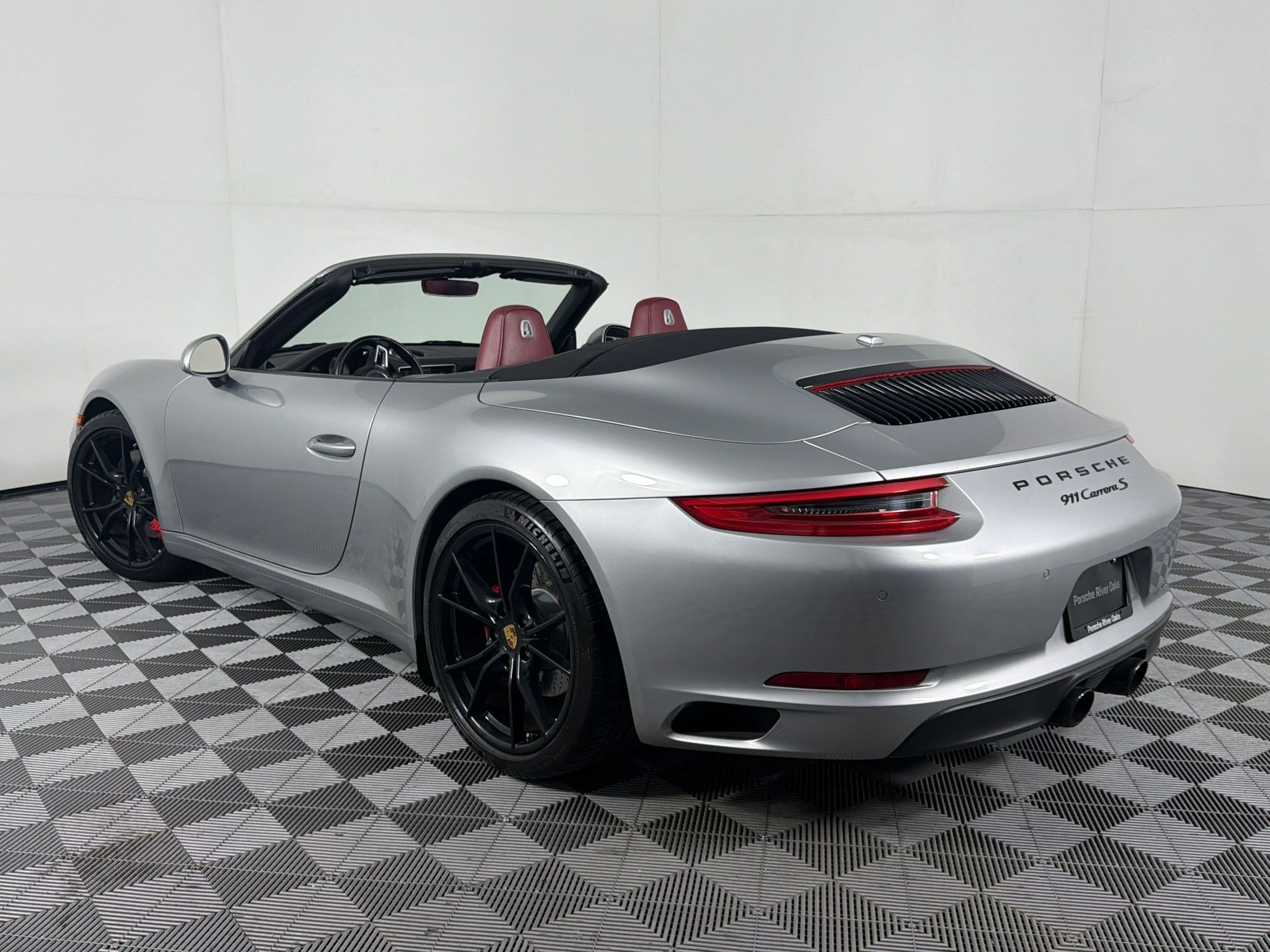 Certified 2019 Porsche 911 Carrera S RWD image 3
