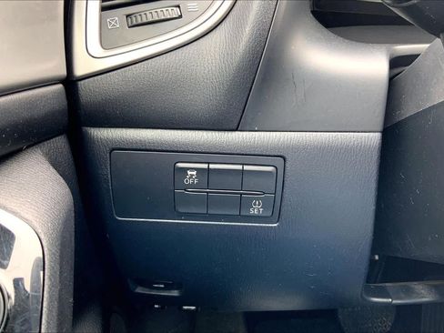 Used 2018 MAZDA MAZDA3 Sport FWD image 35