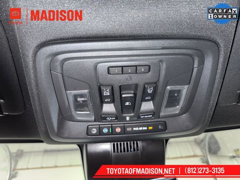 Used 2025 Chevrolet Silverado 2500 ZR2 w/ Technology Package image 29