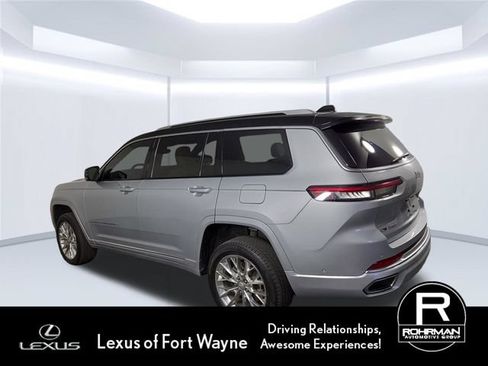 Used 2021 Jeep Grand Cherokee L Summit w/ Luxury Tech Group V AWD/4WD image 11