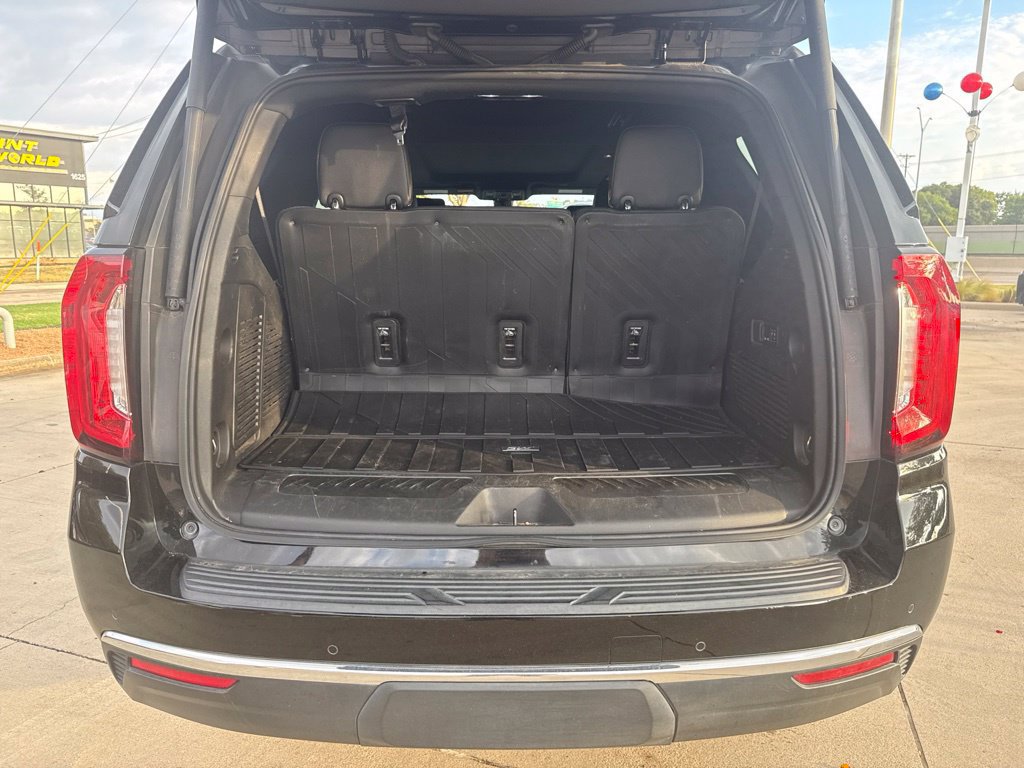 Used 2021 GMC Yukon SLT w/ SLT Premium Package RWD image 13
