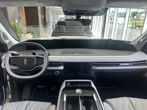 New 2026 Lincoln Navigator Black Label w/ Black Label Special Edition AWD/4WD image 15
