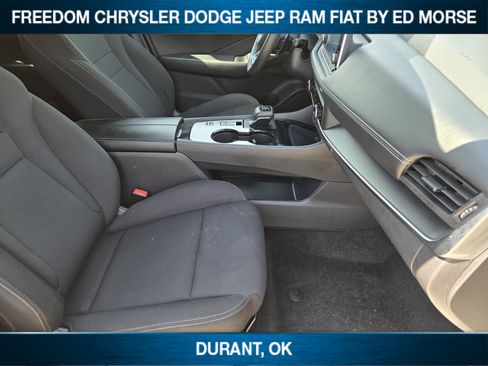 Used 2024 Nissan Rogue S FWD image 9