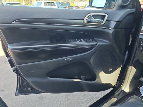 Used 2016 Jeep Grand Cherokee Limited w/ Luxury Group II image 31