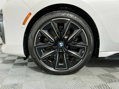 Used 2024 BMW i7 eDrive50 w/ M Sport Package RWD image 32