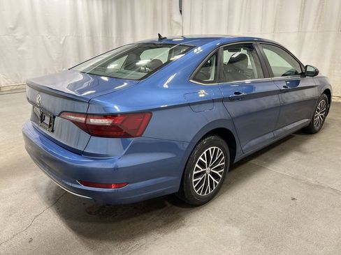 Used 2021 Volkswagen Jetta SE w/ SE Cold Weather Package image 4